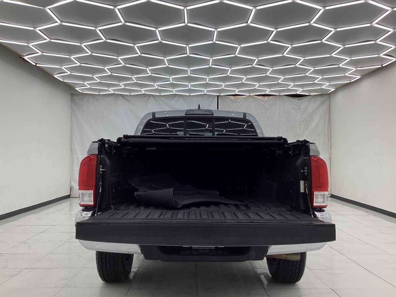 Toyota Tacoma SR5 Double Cab 5' Bed I4 4x2 AT (Natl) 2017