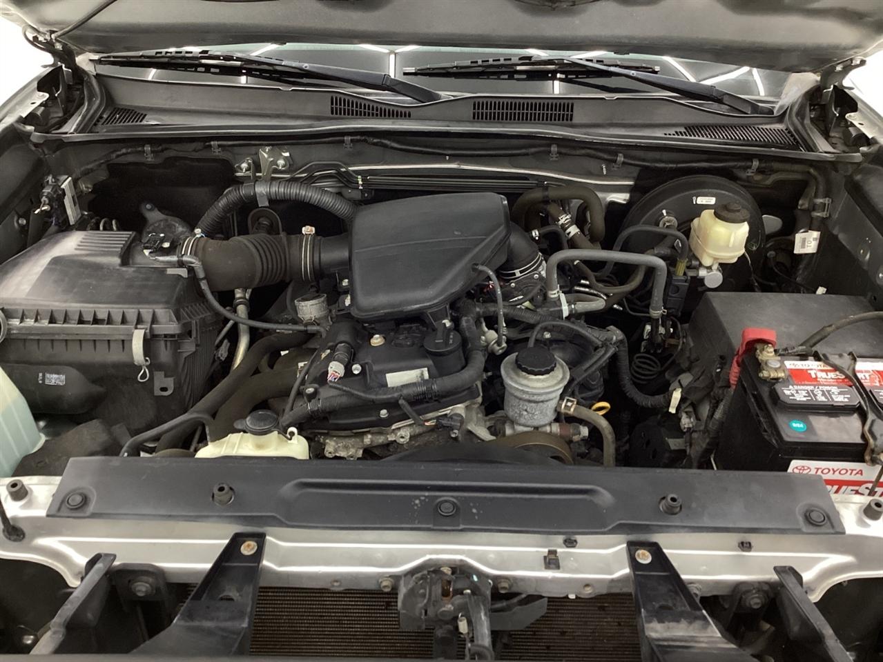 Toyota Tacoma SR5 Double Cab 5' Bed I4 4x2 AT (Natl) 2017