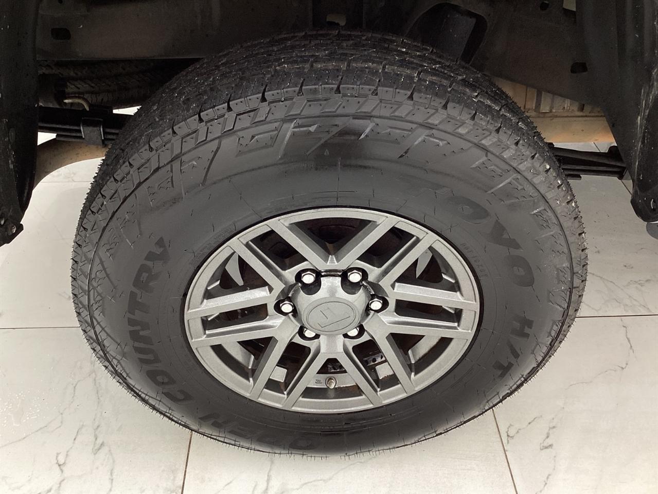 Toyota Tacoma SR5 Double Cab 5' Bed I4 4x2 AT (Natl) 2017