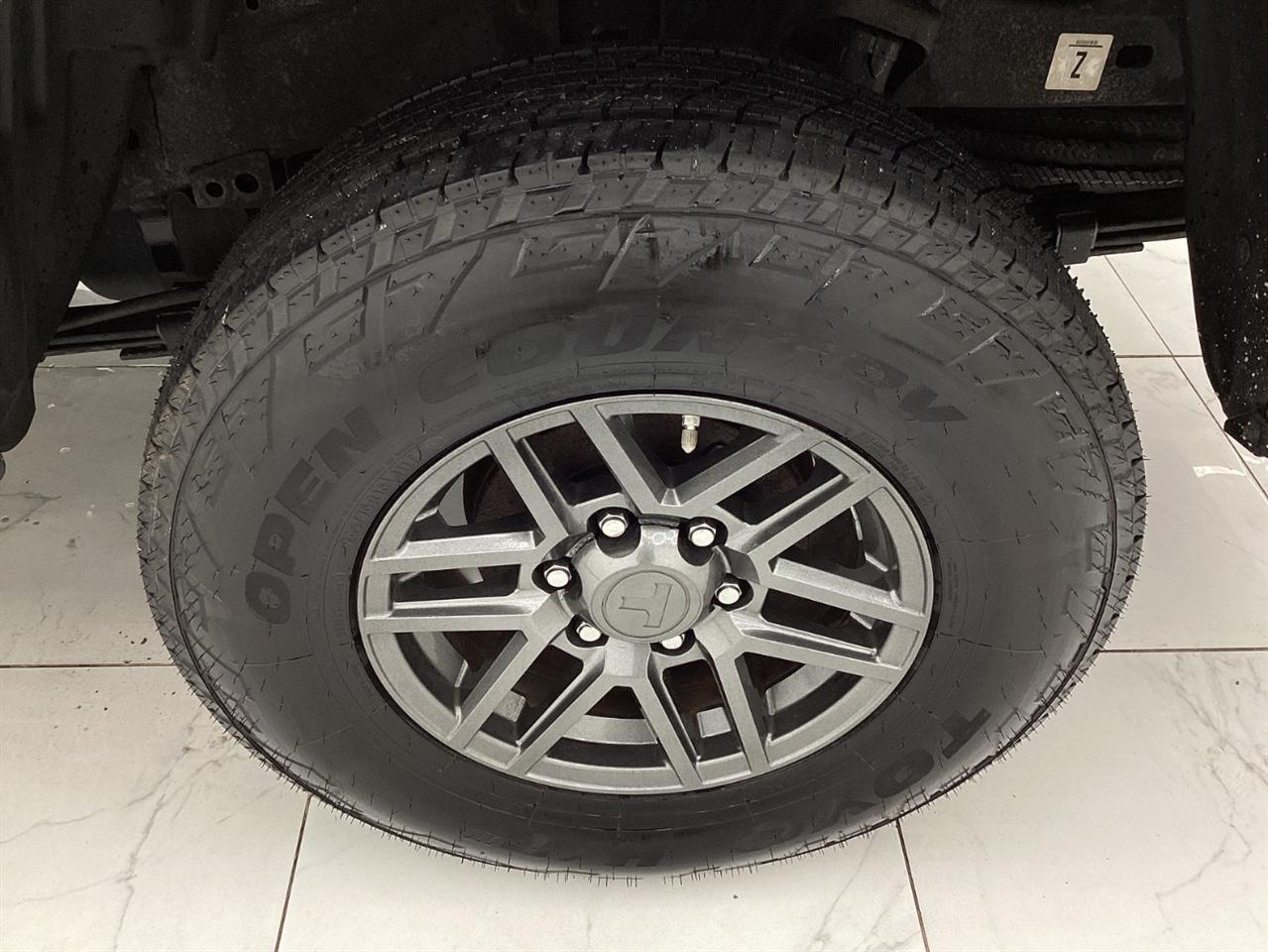 Toyota Tacoma SR5 Double Cab 5' Bed I4 4x2 AT (Natl) 2017