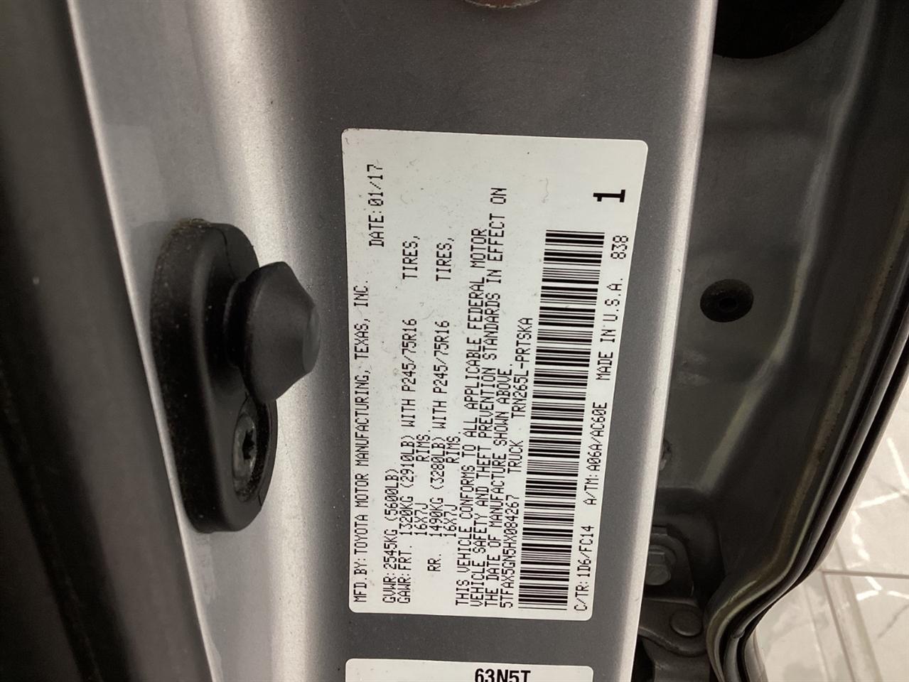 Toyota Tacoma SR5 Double Cab 5' Bed I4 4x2 AT (Natl) 2017