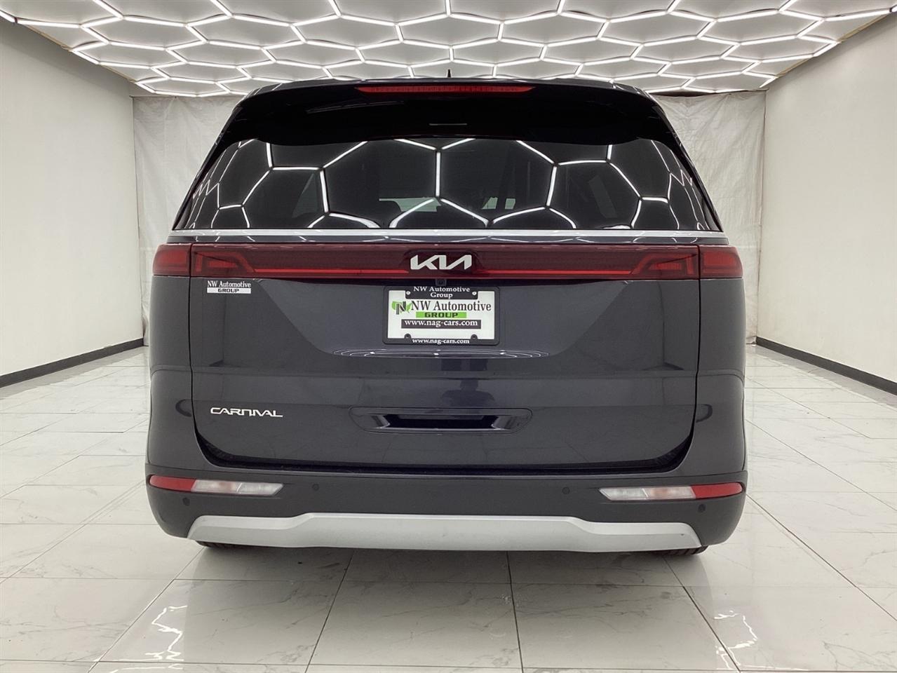 Kia Carnival LX FWD w/Seat Pkg 2024
