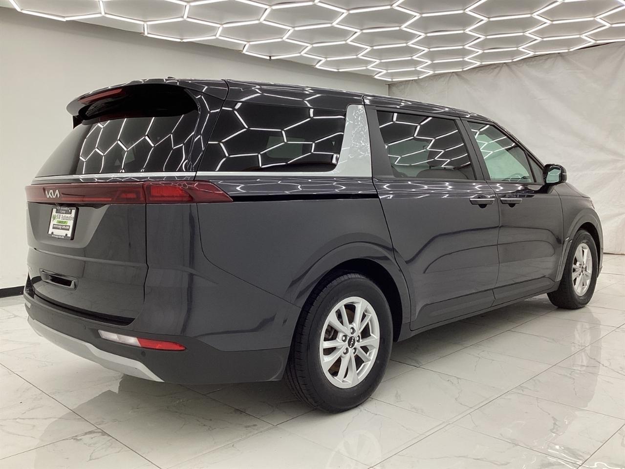 Kia Carnival LX FWD w/Seat Pkg 2024