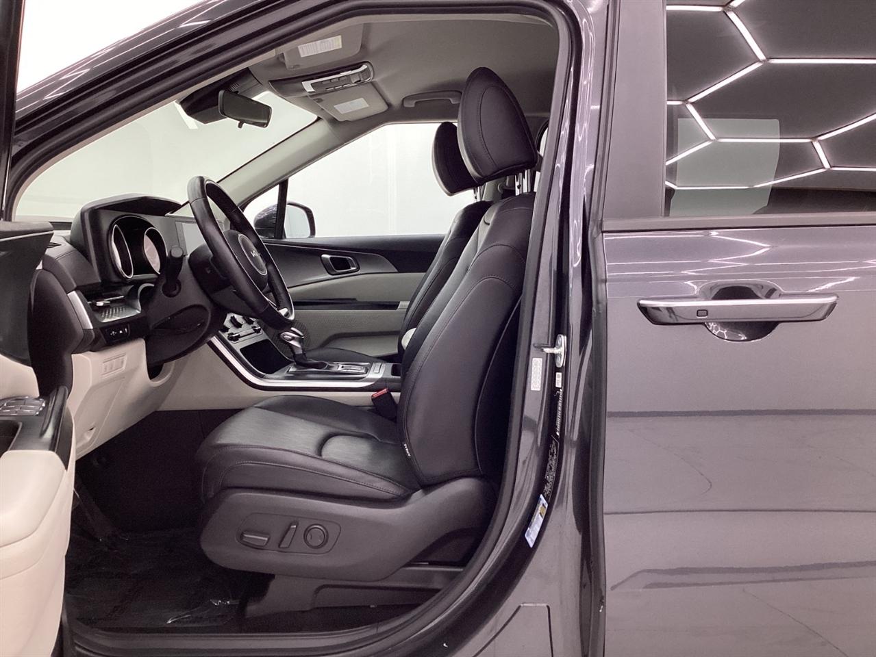 Kia Carnival LX FWD w/Seat Pkg 2024