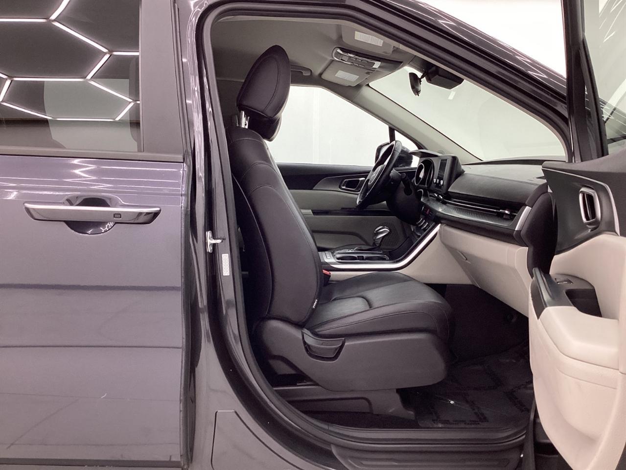 Kia Carnival LX FWD w/Seat Pkg 2024