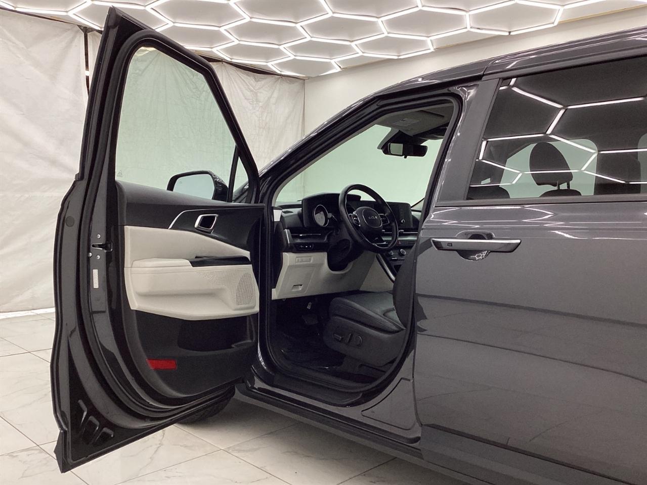 Kia Carnival LX FWD w/Seat Pkg 2024
