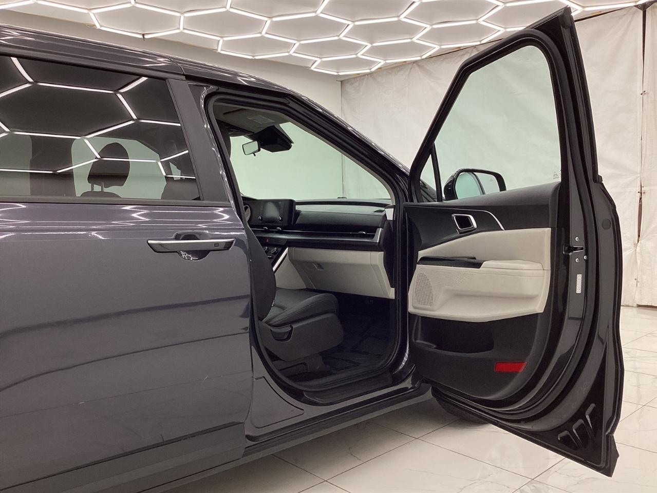 Kia Carnival LX FWD w/Seat Pkg 2024