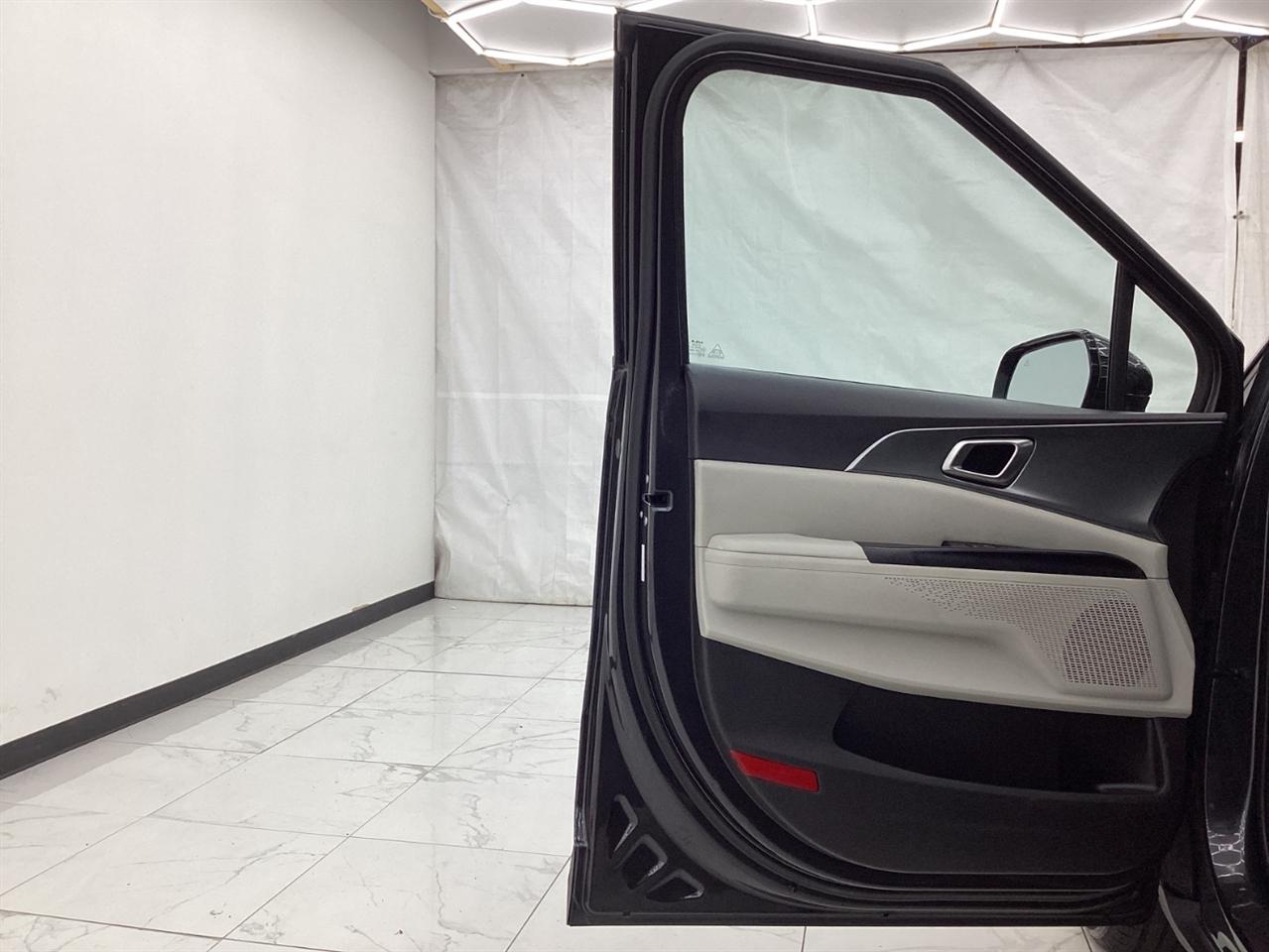 Kia Carnival LX FWD w/Seat Pkg 2024