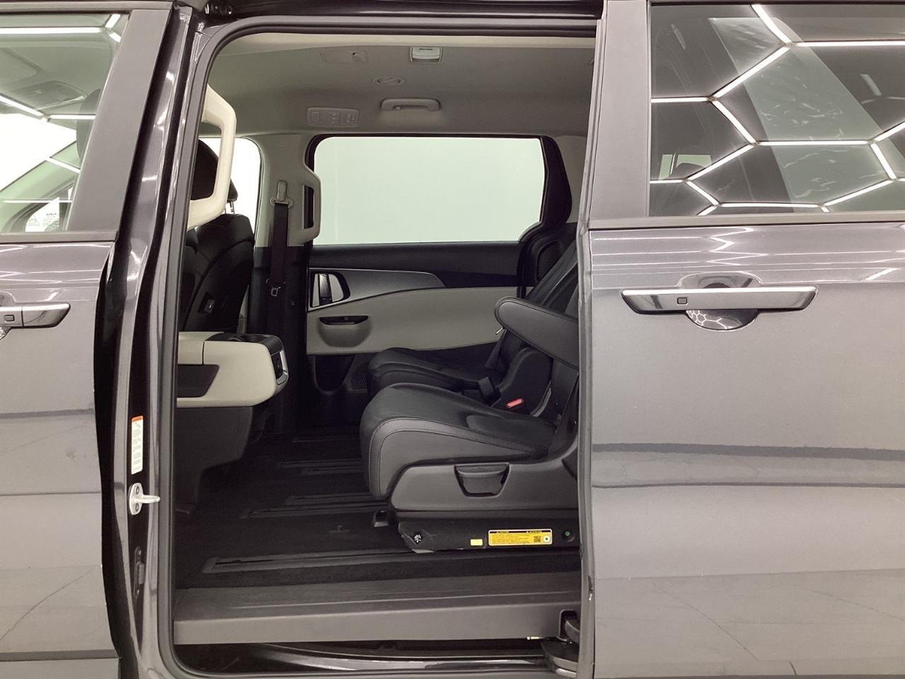 Kia Carnival LX FWD w/Seat Pkg 2024
