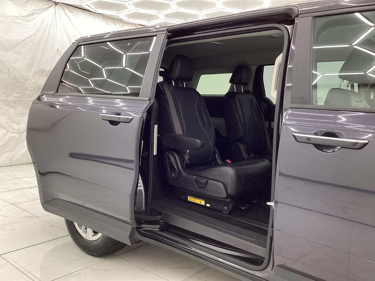 Kia Carnival LX FWD w/Seat Pkg 2024