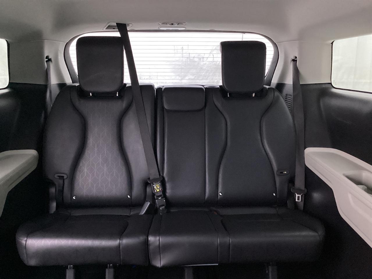 Kia Carnival LX FWD w/Seat Pkg 2024
