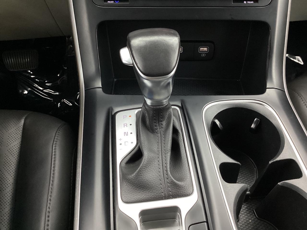 Kia Carnival LX FWD w/Seat Pkg 2024