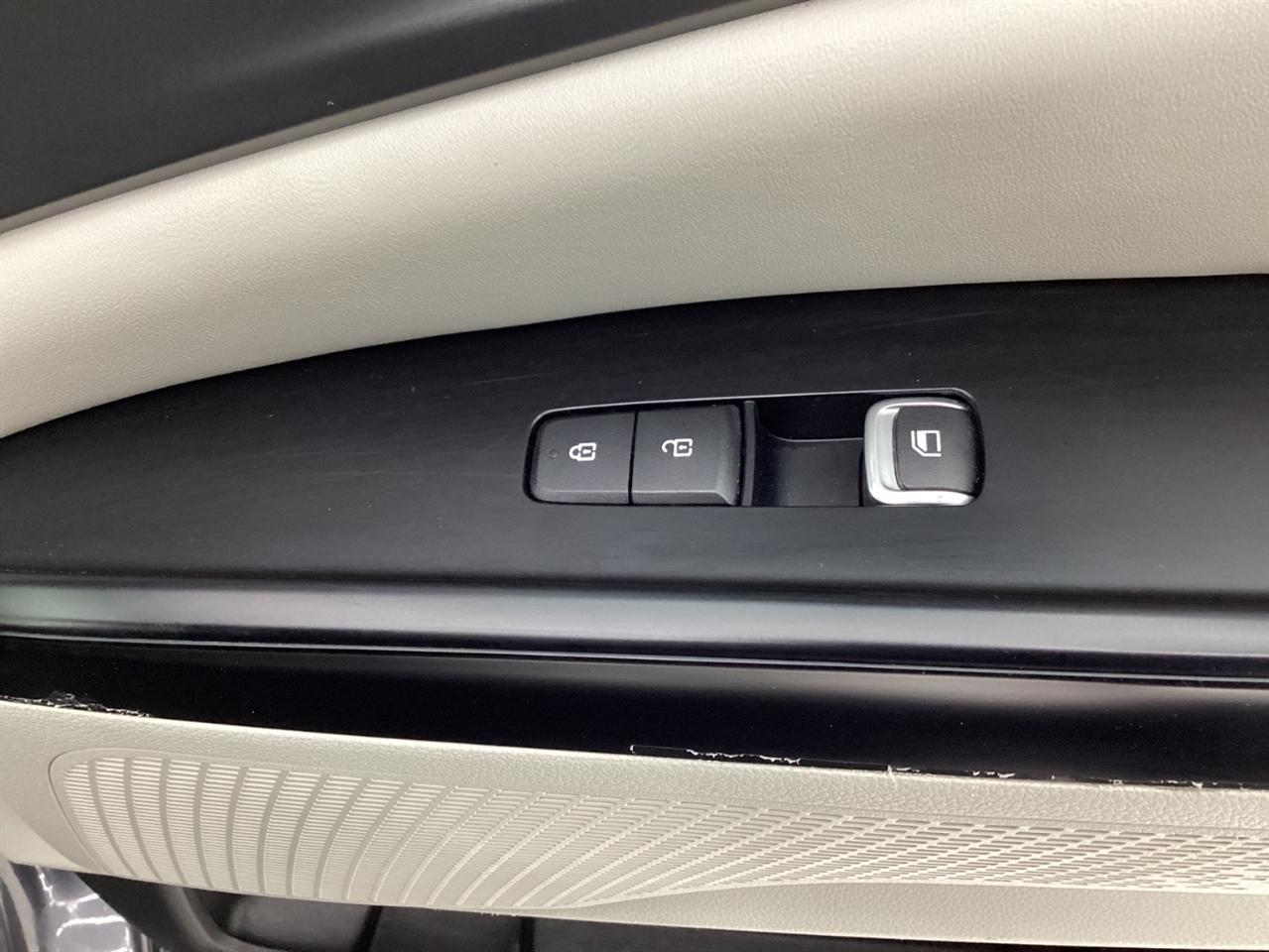 Kia Carnival LX FWD w/Seat Pkg 2024