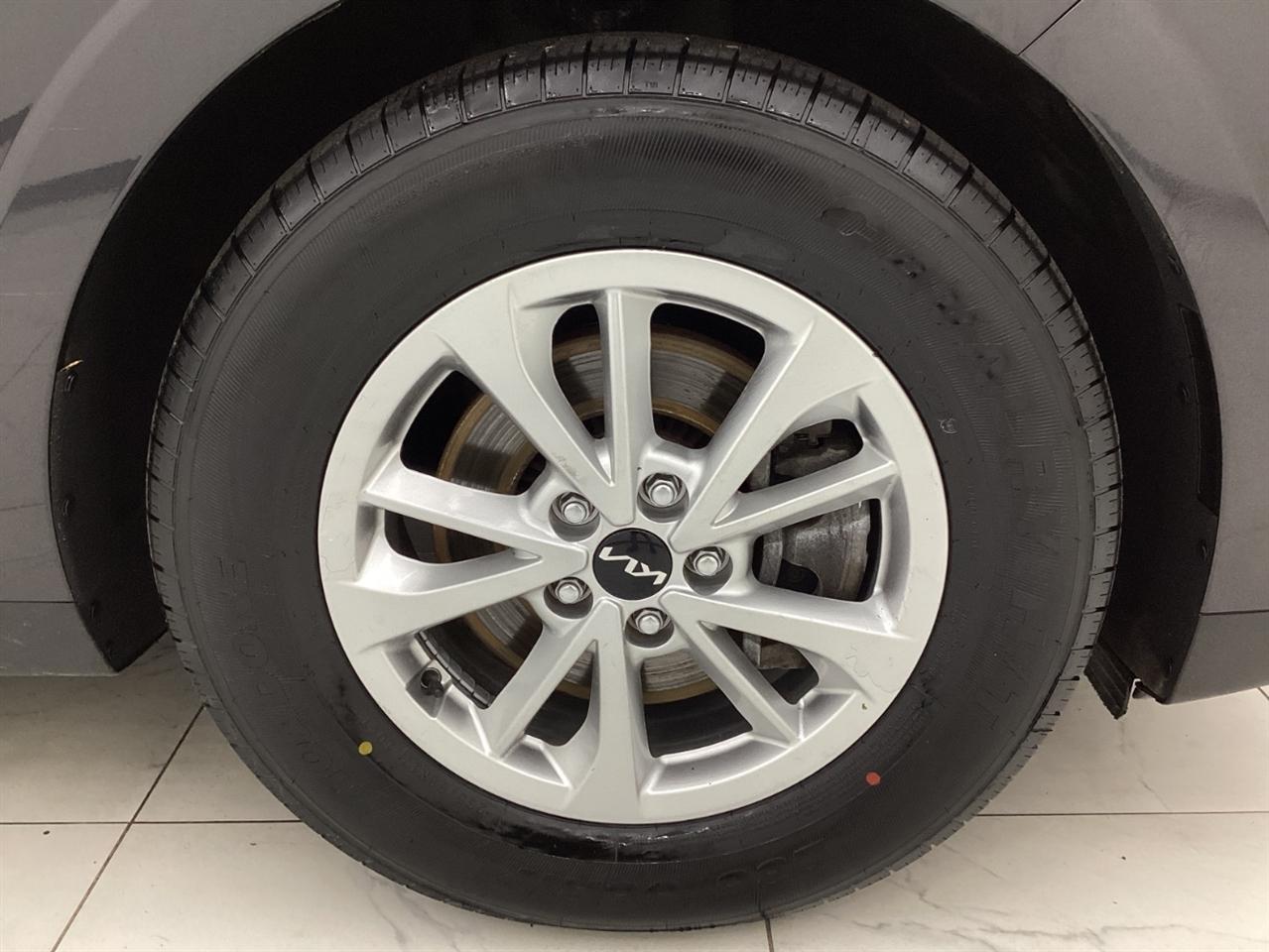 Kia Carnival LX FWD w/Seat Pkg 2024