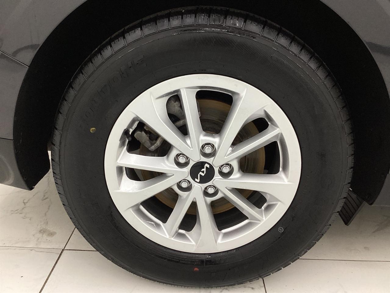 Kia Carnival LX FWD w/Seat Pkg 2024