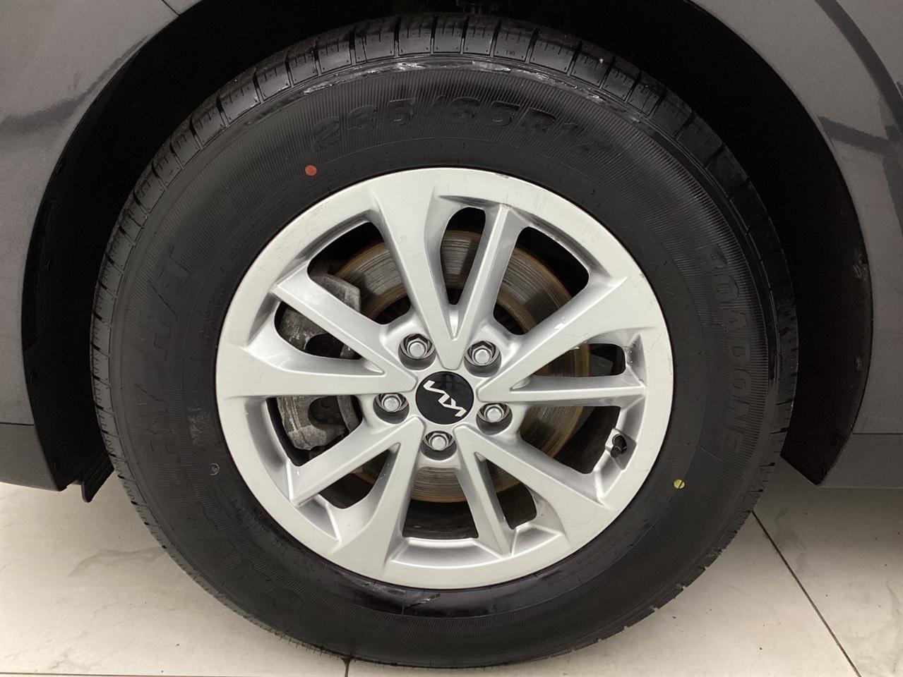 Kia Carnival LX FWD w/Seat Pkg 2024