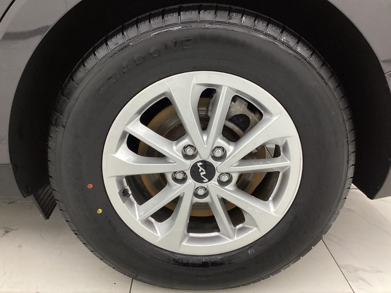 Kia Carnival LX FWD w/Seat Pkg 2024