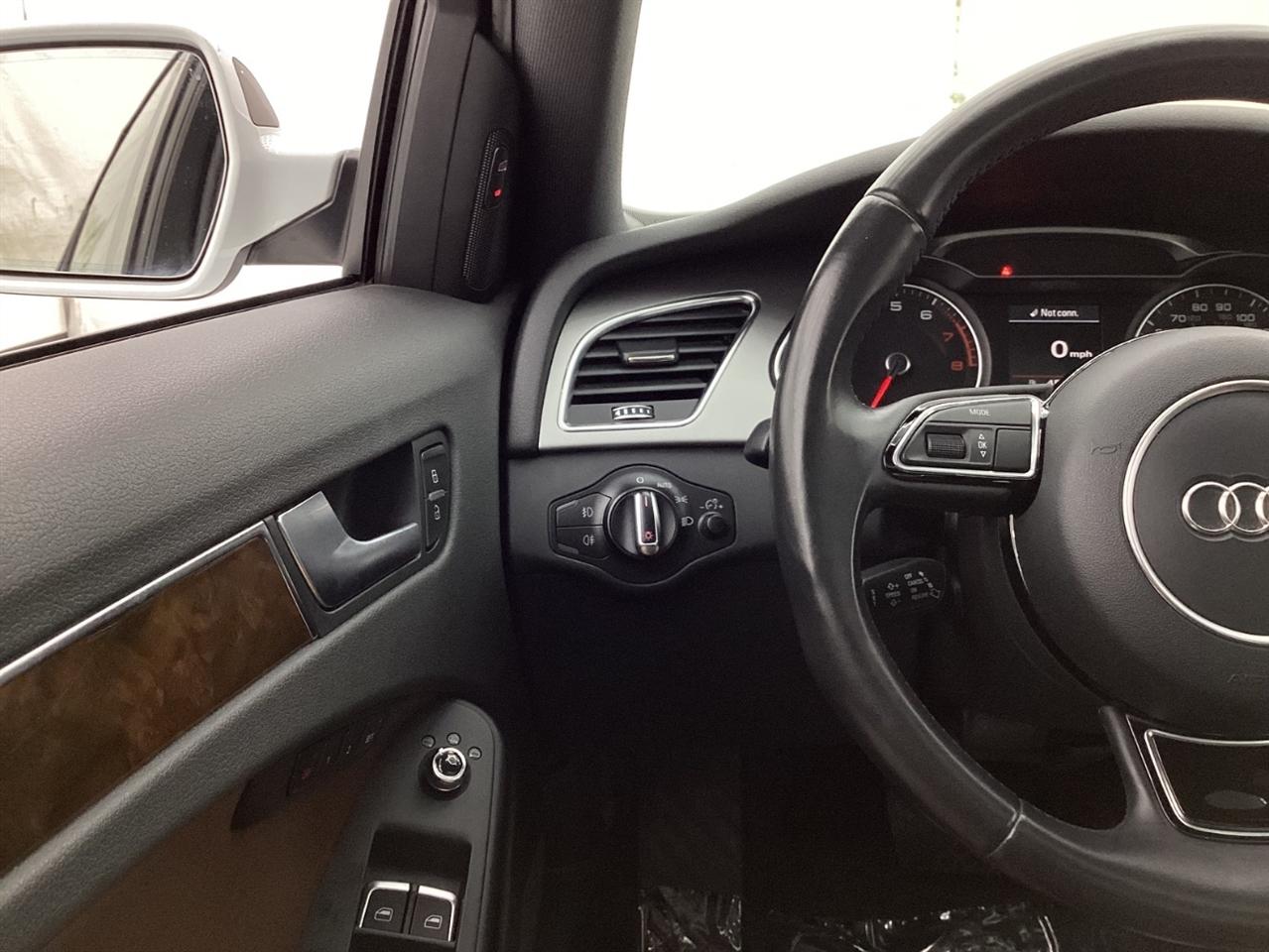 Audi A4 4dr Sdn Auto quattro 2.0T Premium Plus 2015