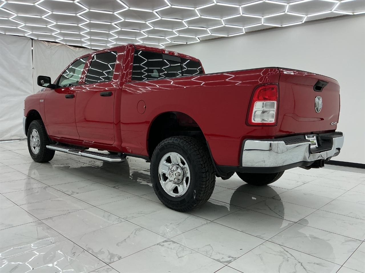 RAM 2500 Tradesman 4x4 Crew Cab 6'4" Box 2019