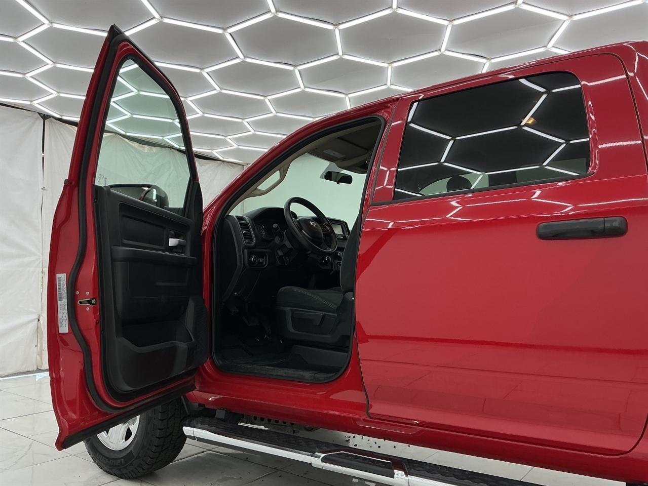 RAM 2500 Tradesman 4x4 Crew Cab 6'4" Box 2019