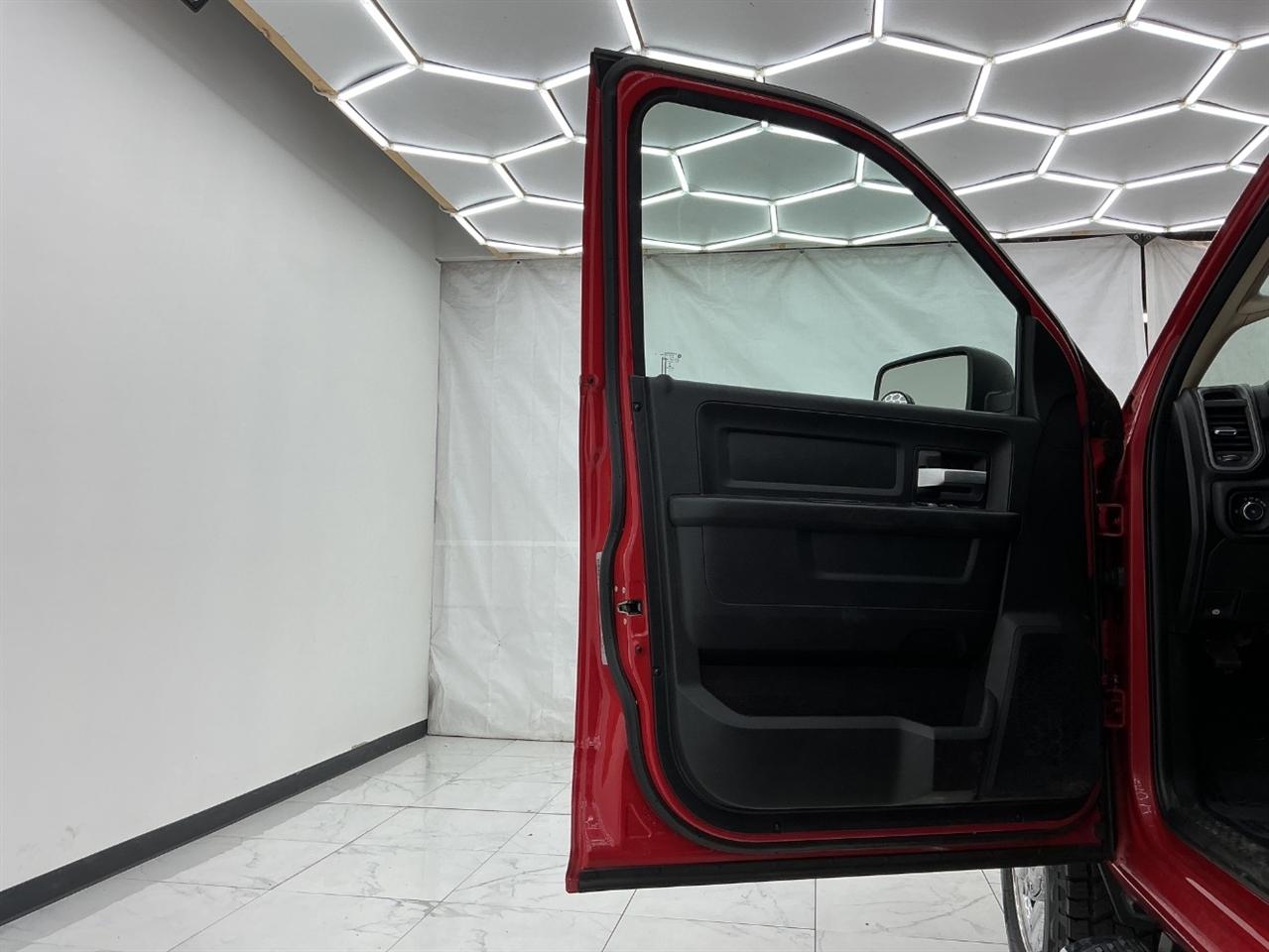RAM 2500 Tradesman 4x4 Crew Cab 6'4" Box 2019