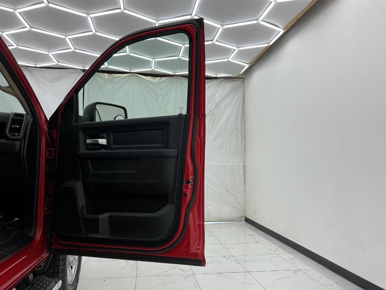 RAM 2500 Tradesman 4x4 Crew Cab 6'4" Box 2019