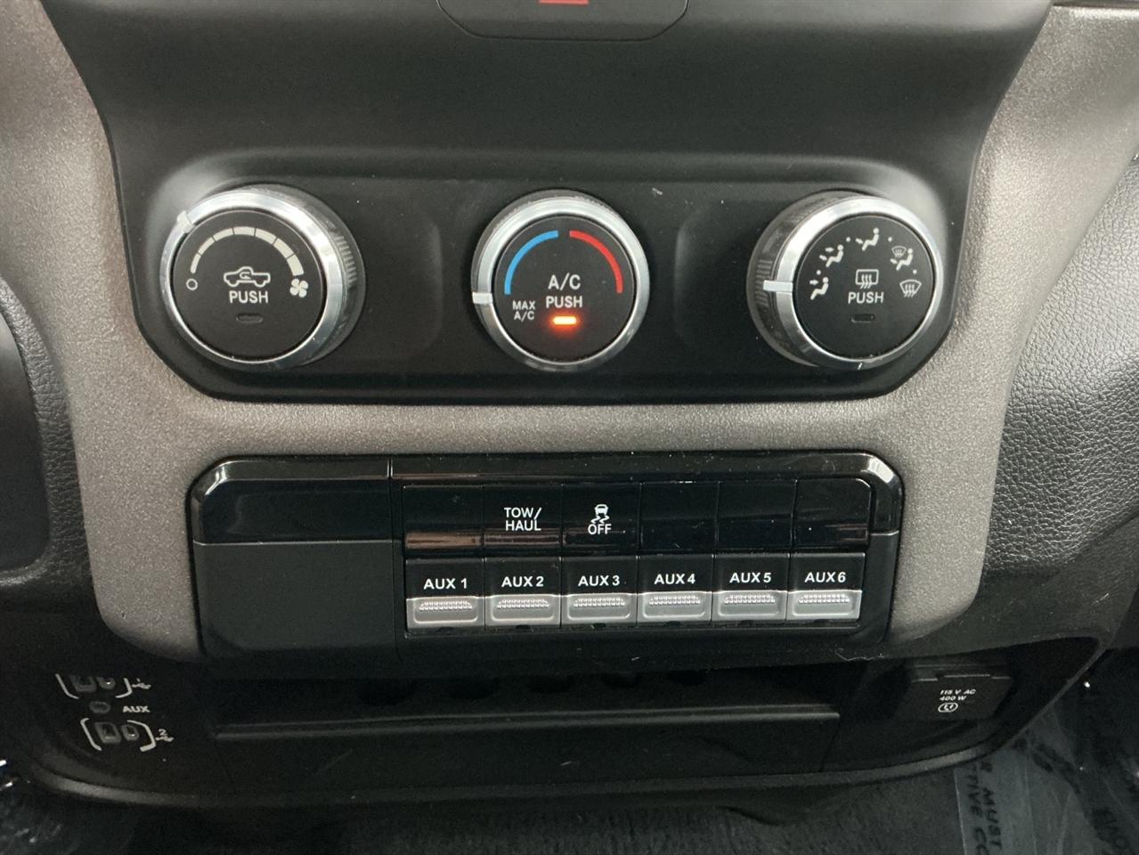 RAM 2500 Tradesman 4x4 Crew Cab 6'4" Box 2019