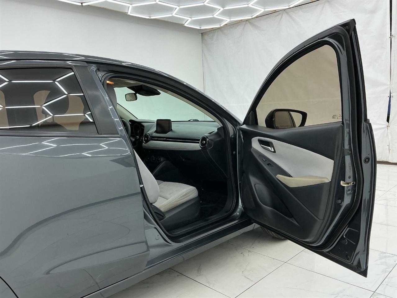 Toyota Yaris Sedan XLE Auto (Natl) 2019