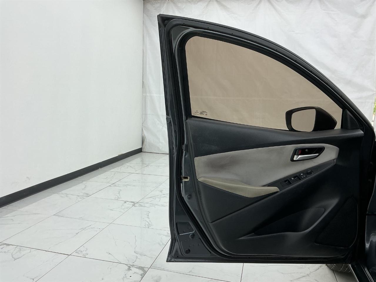 Toyota Yaris Sedan XLE Auto (Natl) 2019