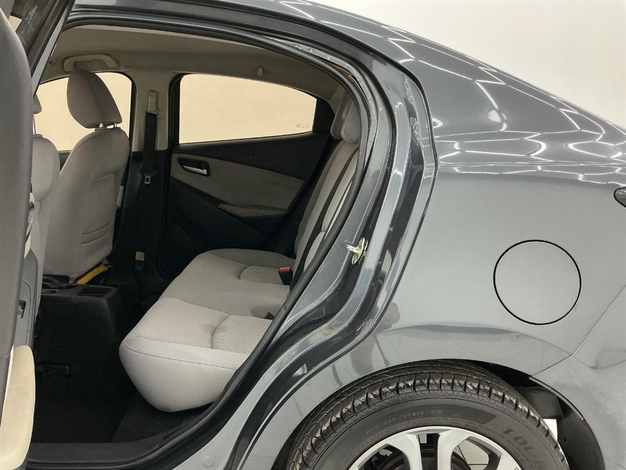 Toyota Yaris Sedan XLE Auto (Natl) 2019