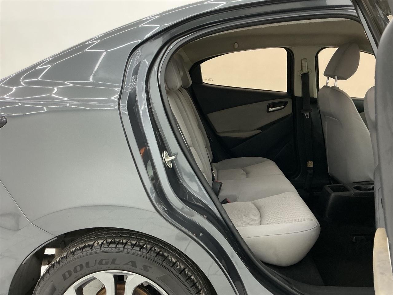 Toyota Yaris Sedan XLE Auto (Natl) 2019