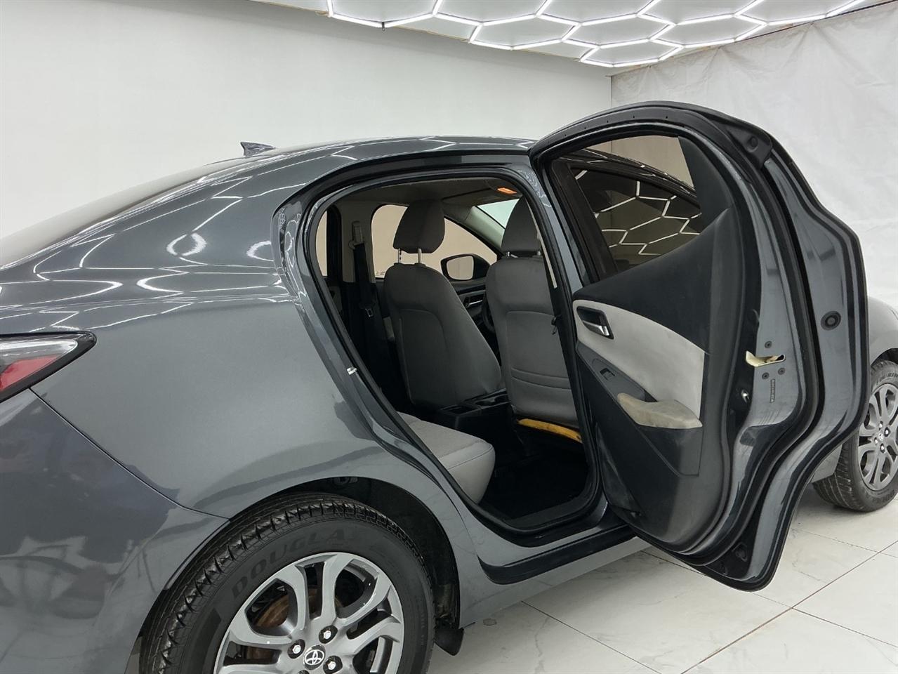 Toyota Yaris Sedan XLE Auto (Natl) 2019
