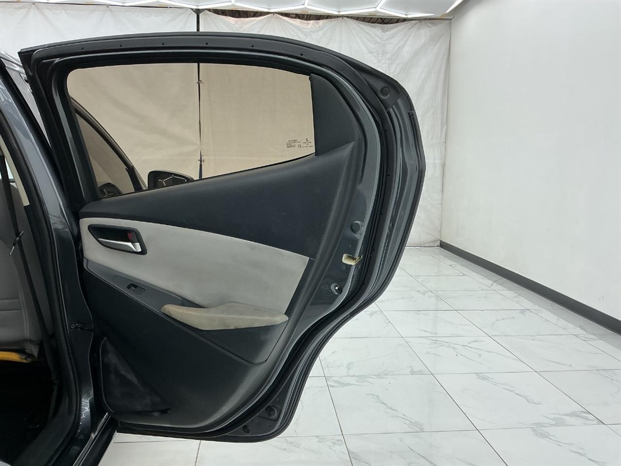 Toyota Yaris Sedan XLE Auto (Natl) 2019
