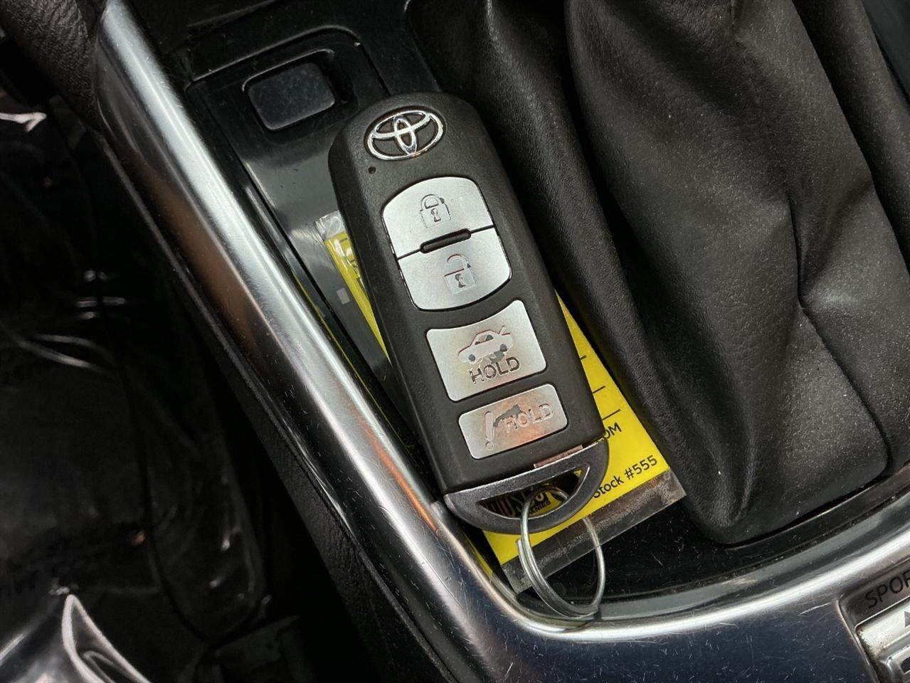 Toyota Yaris Sedan XLE Auto (Natl) 2019