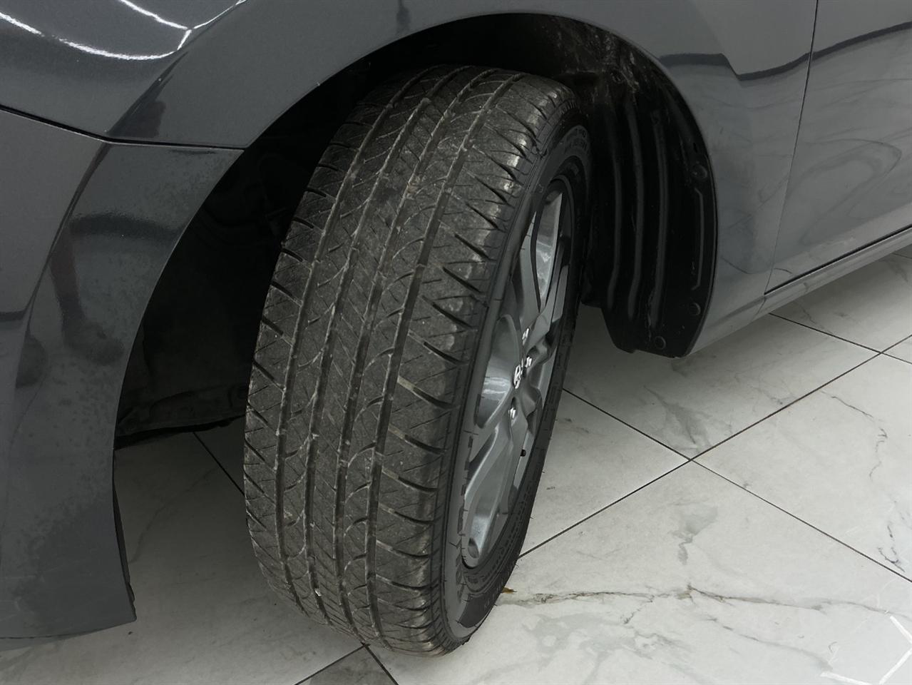 Toyota Yaris Sedan XLE Auto (Natl) 2019