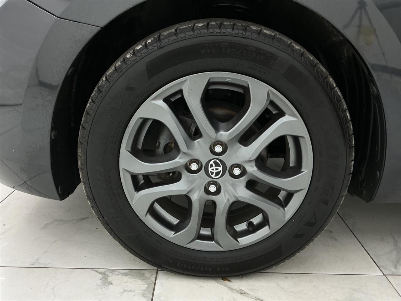 Toyota Yaris Sedan XLE Auto (Natl) 2019