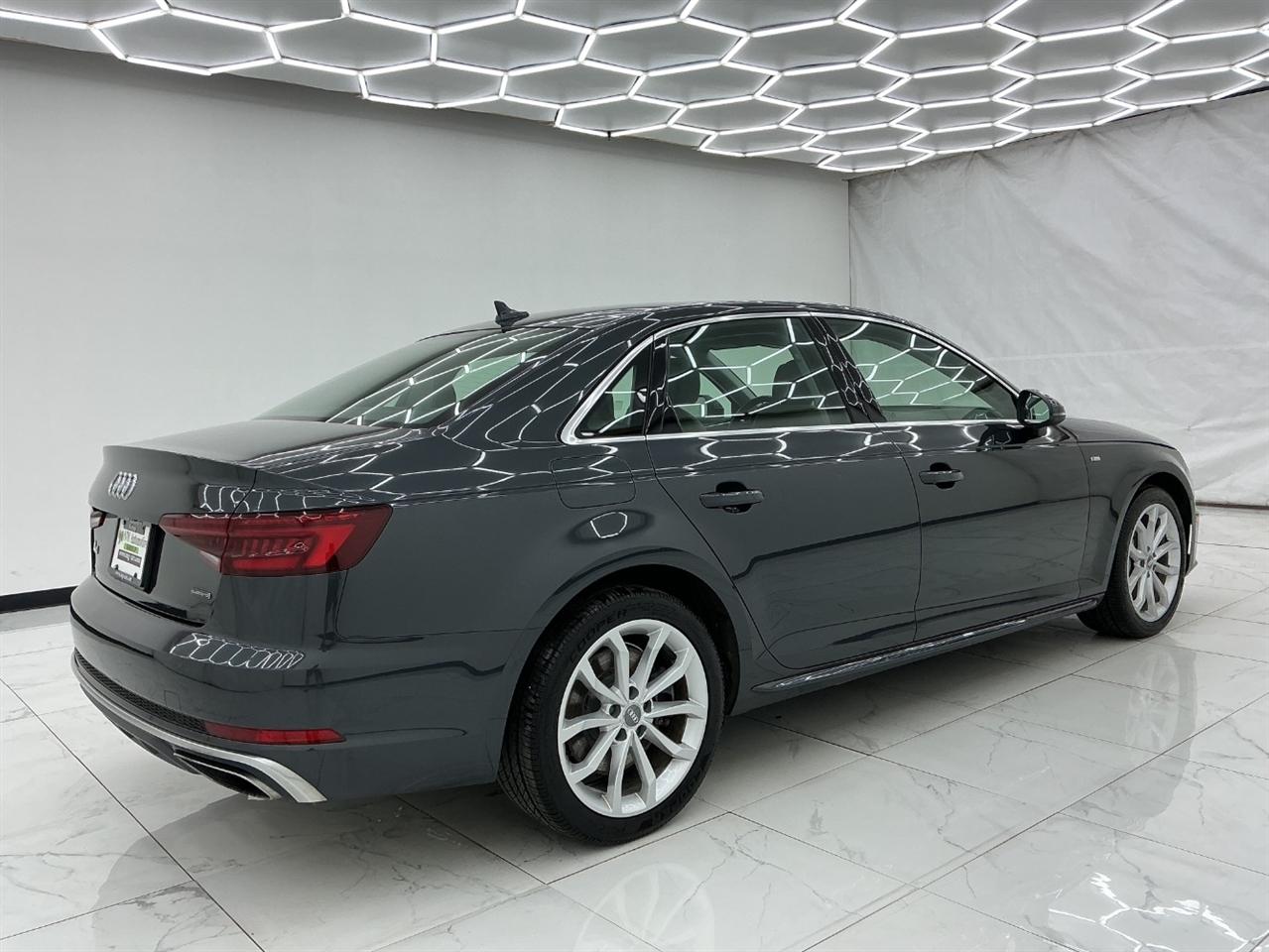 Audi A4 Premium 45 TFSI quattro 2019
