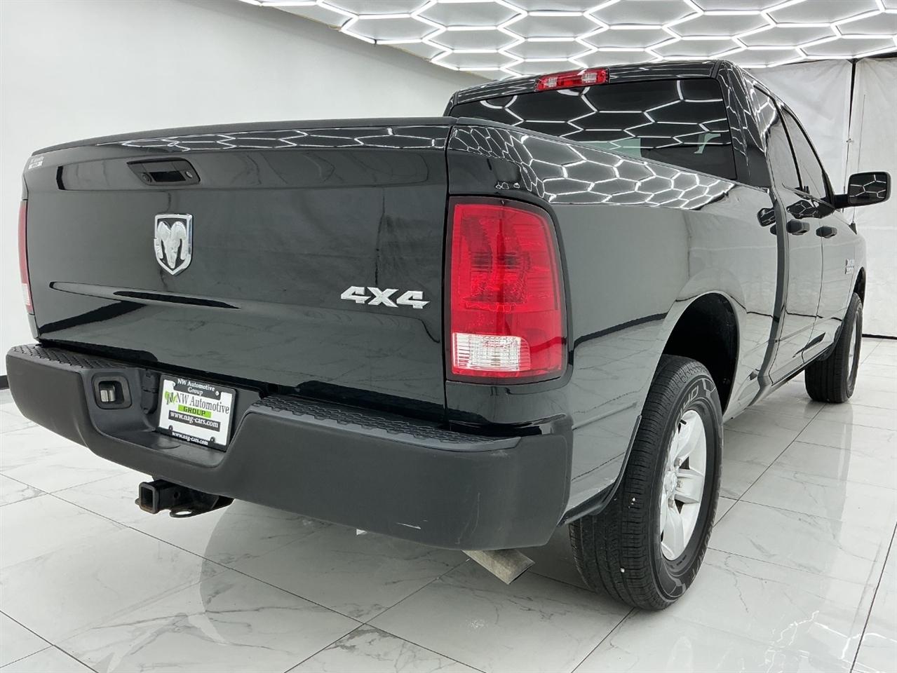 RAM 1500 Express 4x4 Quad Cab 6'4" Box 2018