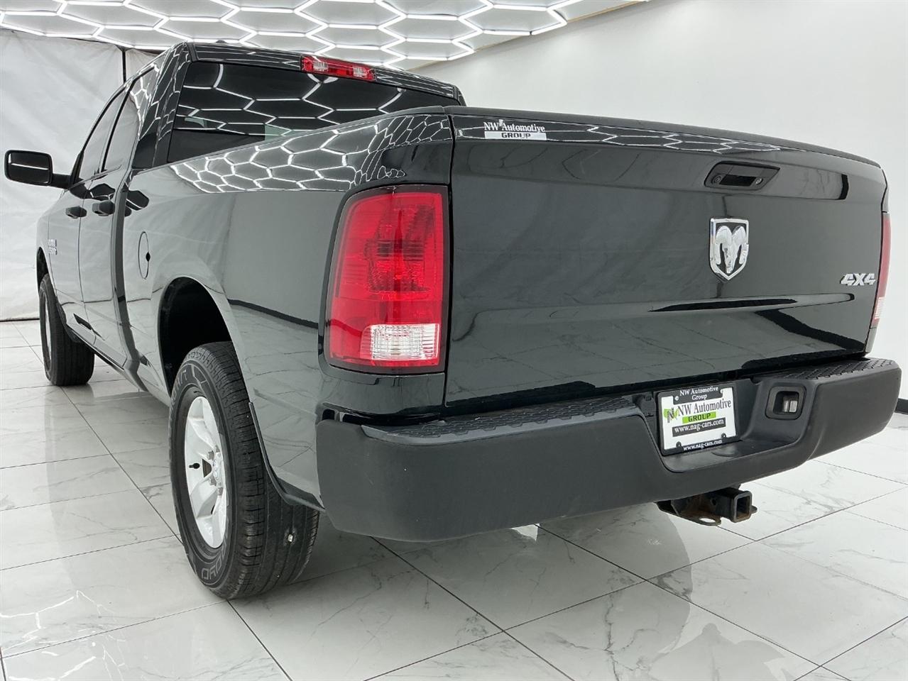 RAM 1500 Express 4x4 Quad Cab 6'4" Box 2018