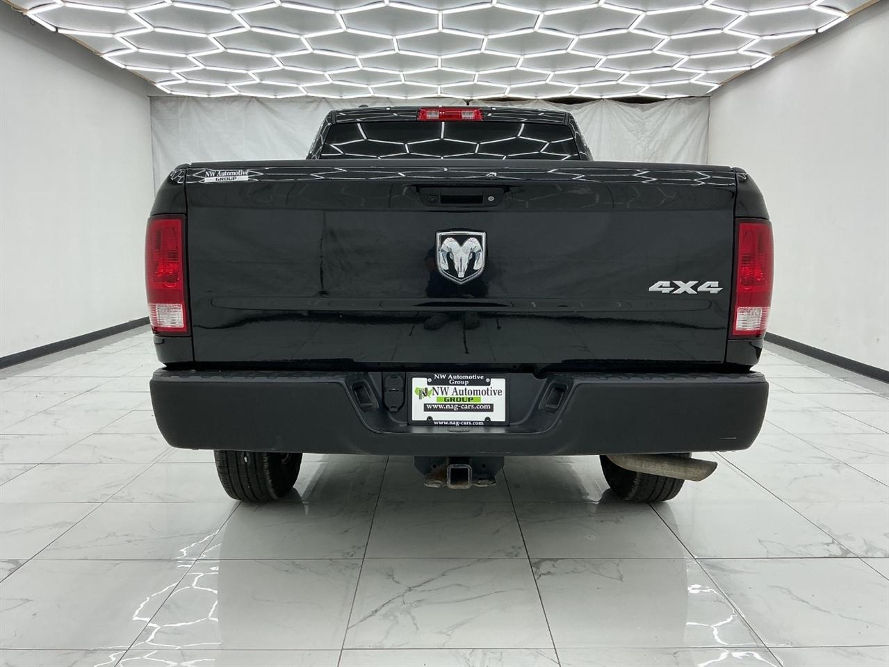 RAM 1500 Express 4x4 Quad Cab 6'4" Box 2018