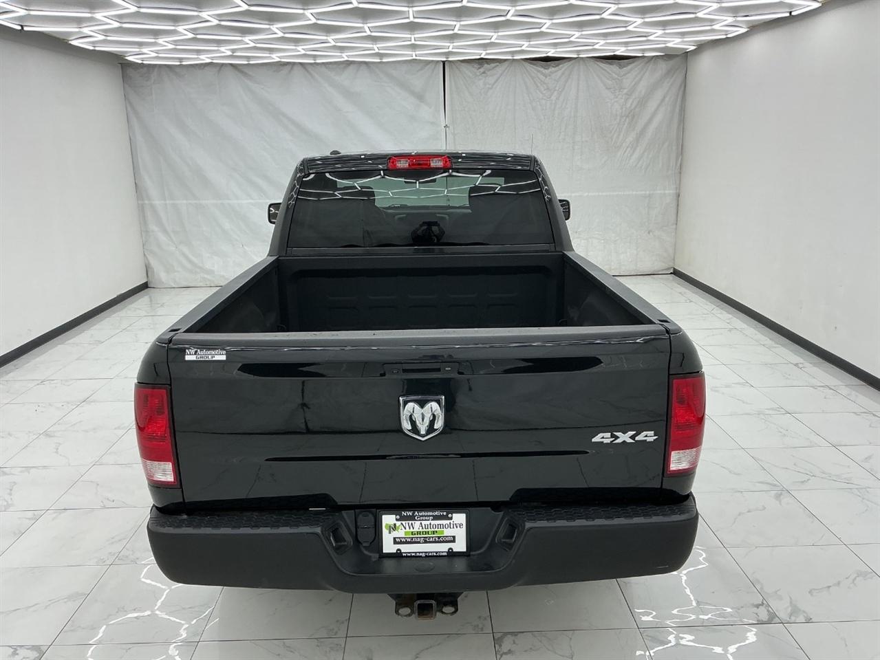 RAM 1500 Express 4x4 Quad Cab 6'4" Box 2018