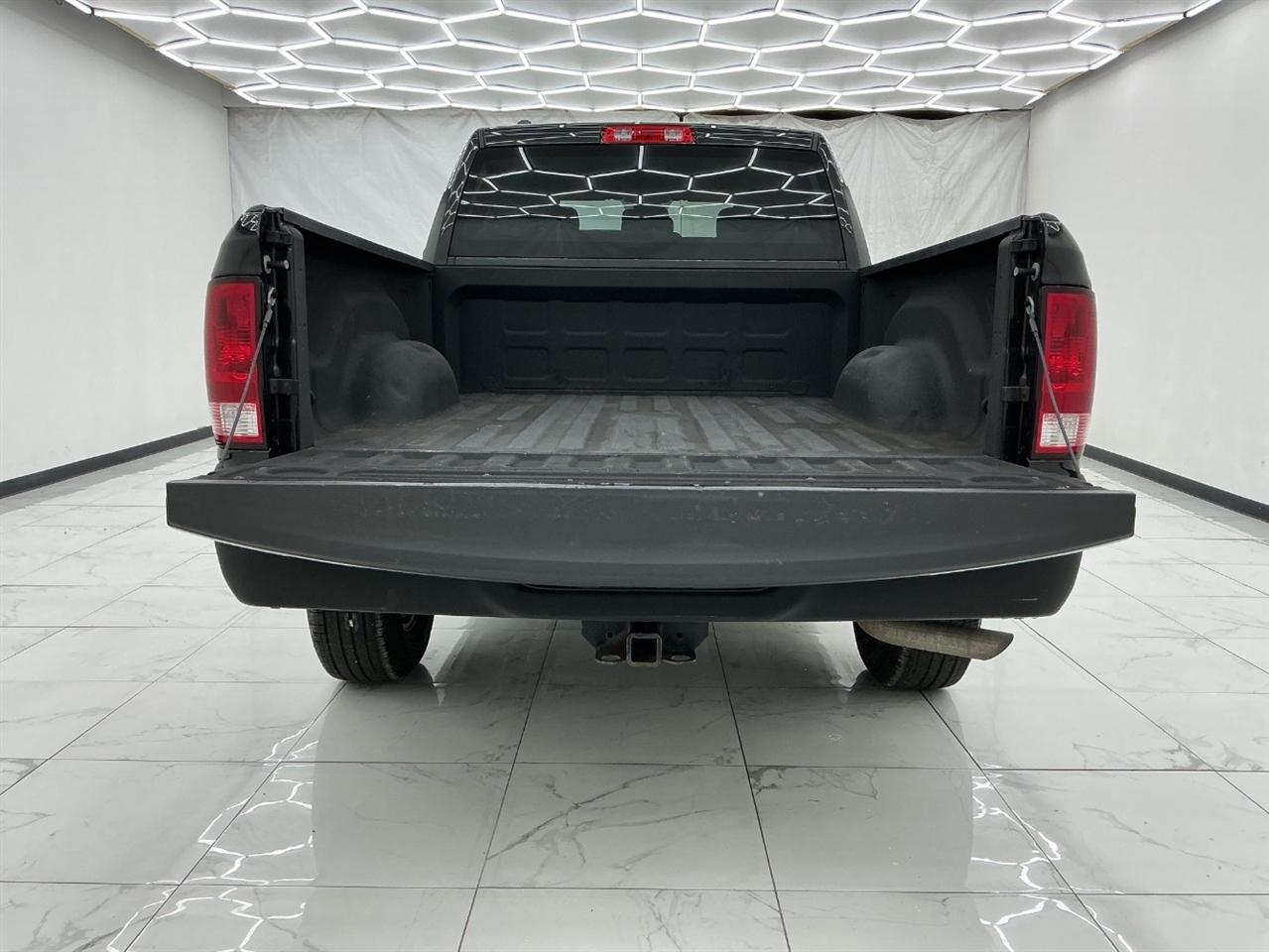 RAM 1500 Express 4x4 Quad Cab 6'4" Box 2018