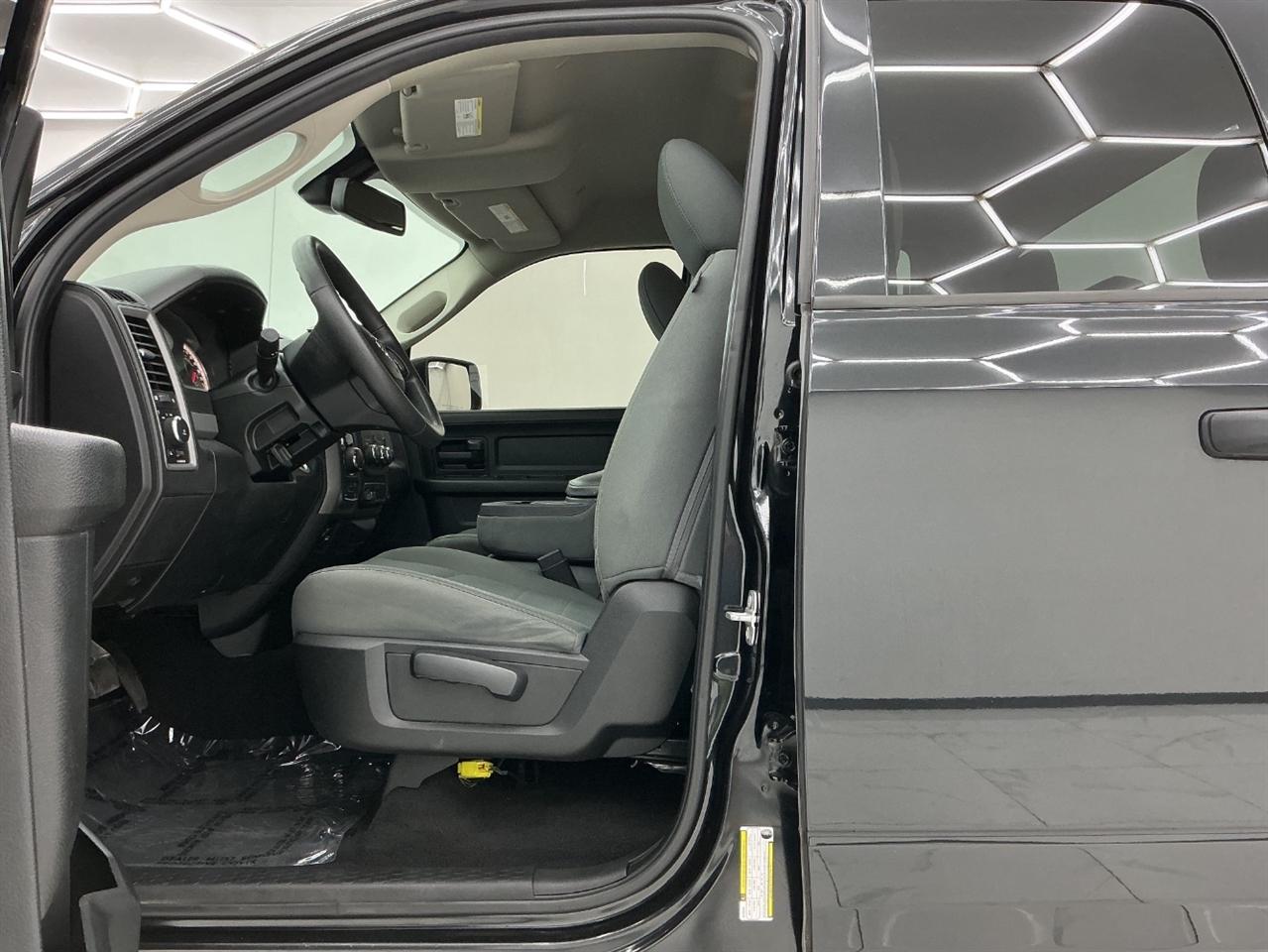 RAM 1500 Express 4x4 Quad Cab 6'4" Box 2018
