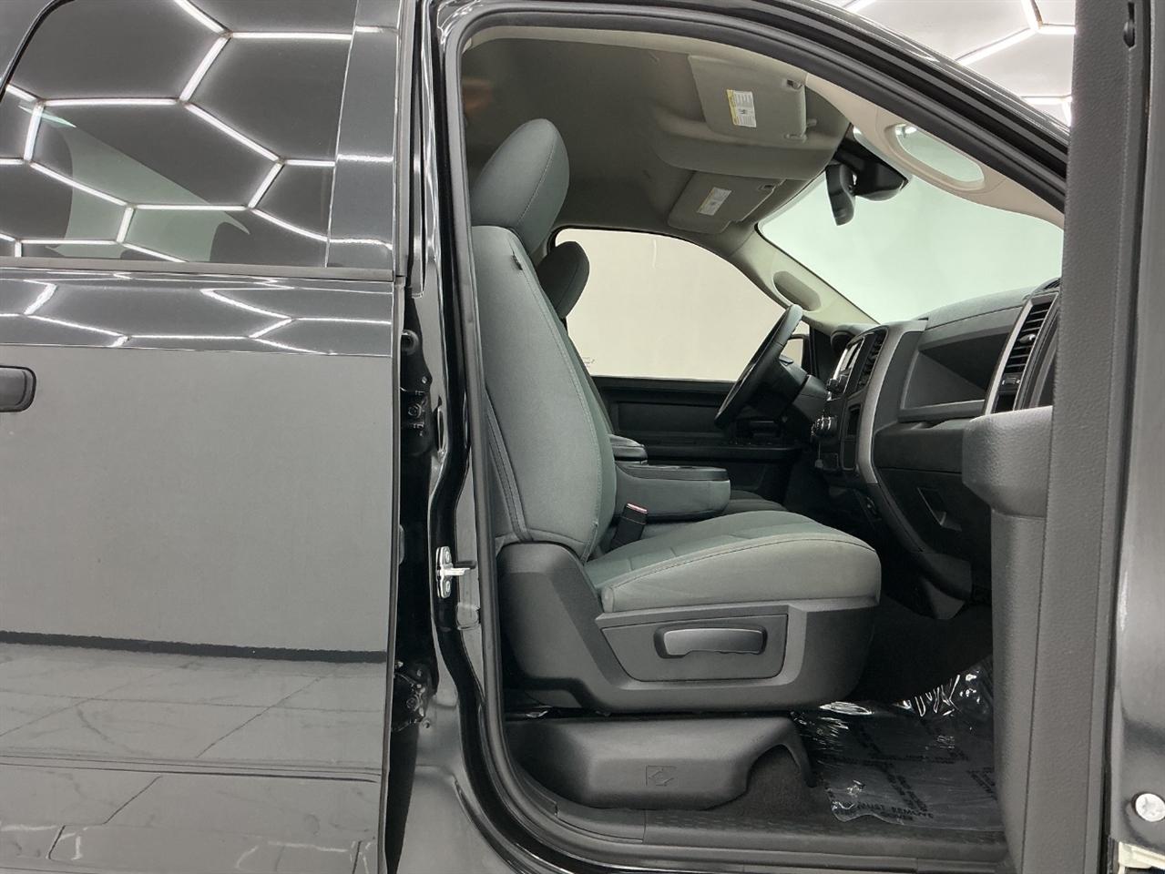 RAM 1500 Express 4x4 Quad Cab 6'4" Box 2018