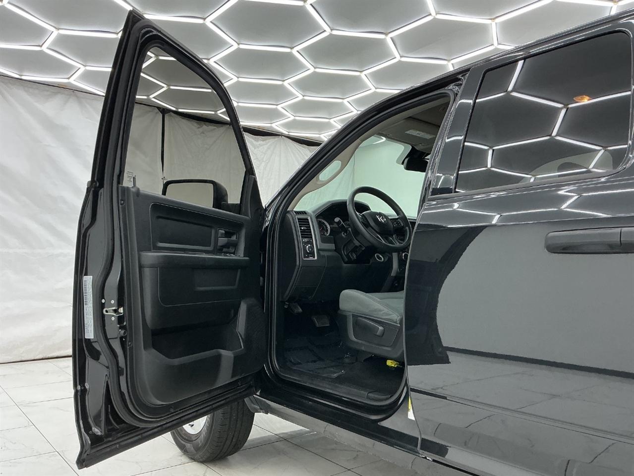 RAM 1500 Express 4x4 Quad Cab 6'4" Box 2018