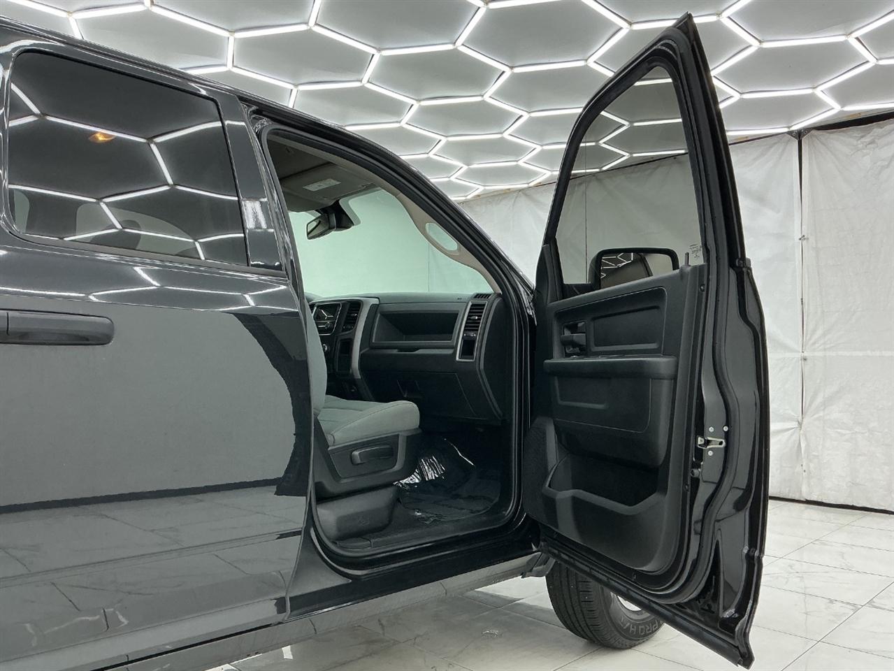 RAM 1500 Express 4x4 Quad Cab 6'4" Box 2018
