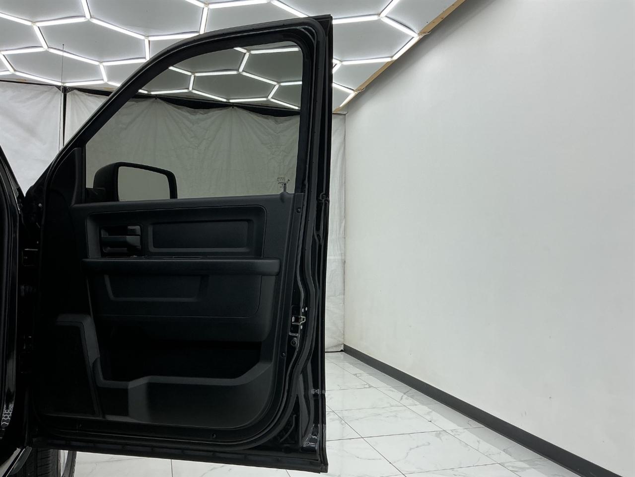 RAM 1500 Express 4x4 Quad Cab 6'4" Box 2018