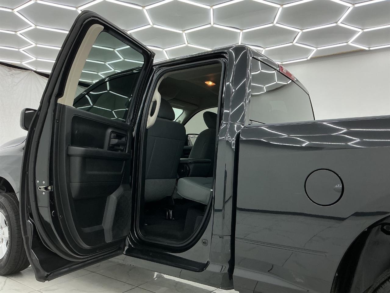 RAM 1500 Express 4x4 Quad Cab 6'4" Box 2018