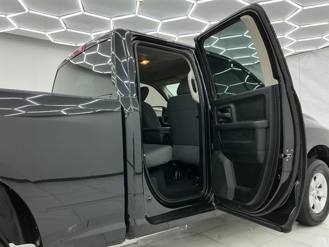 RAM 1500 Express 4x4 Quad Cab 6'4" Box 2018