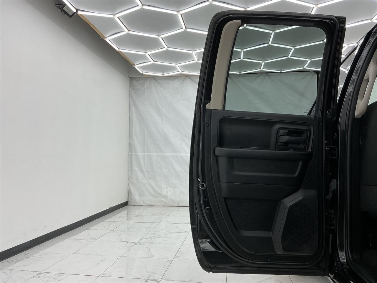 RAM 1500 Express 4x4 Quad Cab 6'4" Box 2018